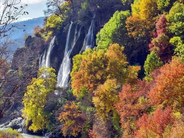 آبشار دشت ارژن (چرونیز): تماشای شکوه طبیعت در ارتفاعات آبشار دشت ارژن (چرونیز): تماشای شکوه طبیعت در ارتفاعات