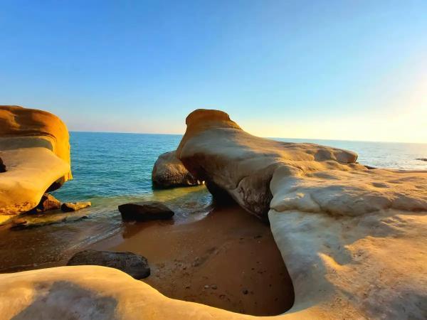 ساحل مکسر هرمزگان؛ ورود به دنیای عجایب کوه و دریا ساحل مکسر هرمزگان؛ ورود به دنیای عجایب کوه و دریا